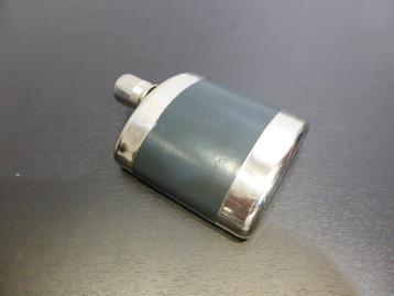 Zakfles beschikbaar voor biedingen