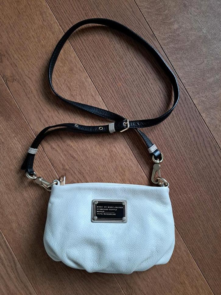 Ecru crossbodytas van Marc Jacobs, Handtassen en Accessoires, Tassen | Schoudertassen, Zo goed als nieuw, Leer, Ophalen of Verzenden