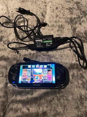 PS VITA PCH 1004 met 3 games en oplader beschikbaar voor biedingen