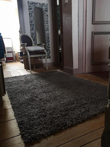 tapis moderne 180 X120cm  disponible aux enchères