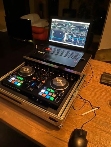 Traktor S2 mk2 inklusief Flightcase, Enlèvement ou Envoi, Comme neuf