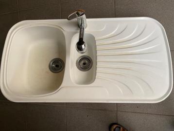 Spoelbak met uittrekbare sproeier beschikbaar voor biedingen