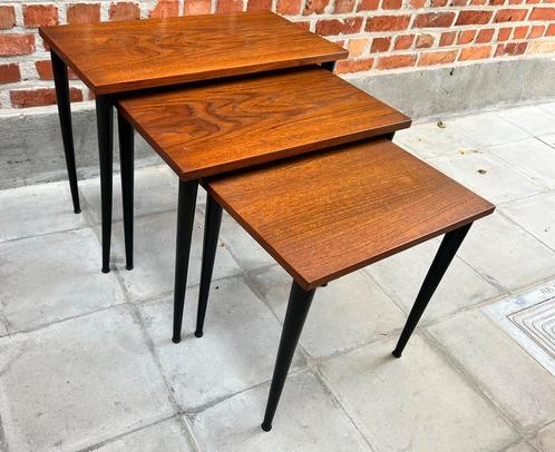 3 vintage houten nesting tafeltjes / bijzettafels, Antiek en Kunst, Antiek | Meubels | Tafels, Ophalen of Verzenden