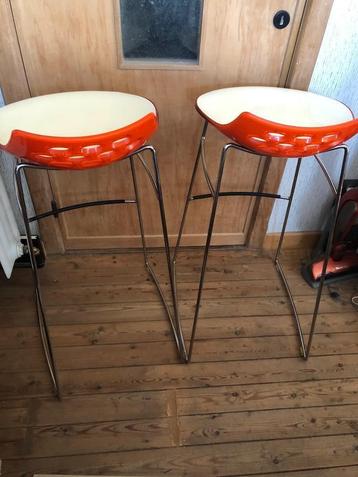 Twee mooie elegante vintage stoelen van calligaris  beschikbaar voor biedingen