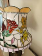 Buffet tafellamp glas in lood, Gebruikt, Vintage, Ophalen of Verzenden, Glas