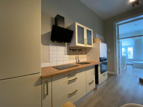 Small studio for rent, Immo, Appartementen en Studio's te huur, Brussel, 35 tot 50 m²