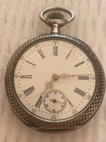 Zilveren geniëlleerd zakhorloge beschikbaar voor biedingen