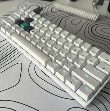 Gk61 RGB + 16.8 Million Colors, + ZEER snel yellow switches