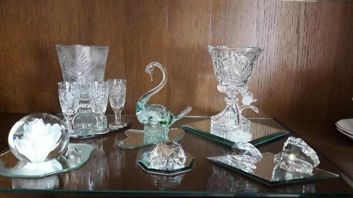 Glaswerk decoratie met kristallen vaasjes, Antiek en Kunst, Antiek | Glaswerk en Kristal, Ophalen of Verzenden