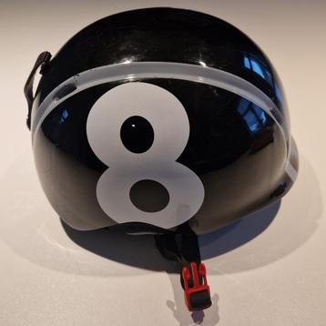 kinder ski/ fietshelm 8-ball biljart maat M beschikbaar voor biedingen