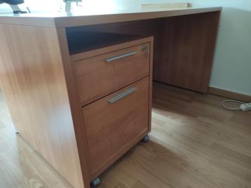 bureau beuk met ladeblok beschikbaar voor biedingen