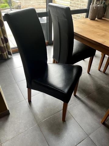 Stoelen zwart leder met eikenhouten poten beschikbaar voor biedingen