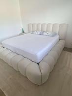 Tweepersoonsbed te koop, Huis en Inrichting, Slaapkamer | Boxsprings, Crème, Ophalen of Verzenden, 180 cm, 200 cm