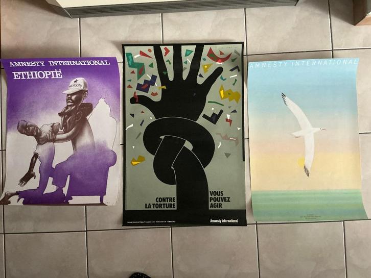 Lot de 3 affiches, Amnesty International, voir photos., Collections, Posters & Affiches, Comme neuf, Autres sujets/thèmes, Affiche ou Poster pour porte ou plus grand