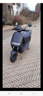 Electrische scooter, Fietsen en Brommers, Scooters | Piaggio, Overige modellen, Klasse B (45 km/u), Zo goed als nieuw, Elektrisch