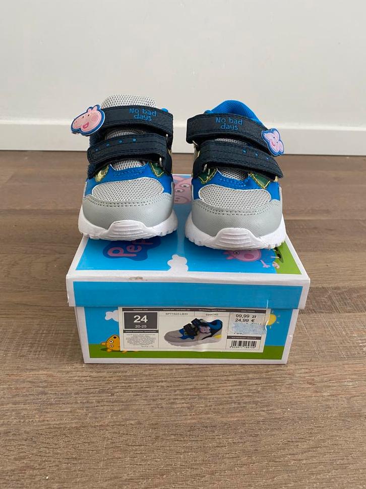 Nieuwe unisex Peppa Pig sneakers maat 24, Kinderen en Baby's, Kinderkleding | Schoenen en Sokken, Zo goed als nieuw, Ophalen
