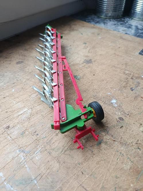 Kverneland Britains ploeg met 8 messen (1985), Hobby en Vrije tijd, Modelauto's | 1:32, Zo goed als nieuw, Tractor of Landbouw
