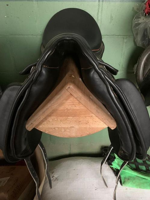Nieuw Zaldi San Jorge dressuurzadel, Dieren en Toebehoren, Paarden en Pony's | Zadels, Gebruikt, Dressuur, Ophalen of Verzenden