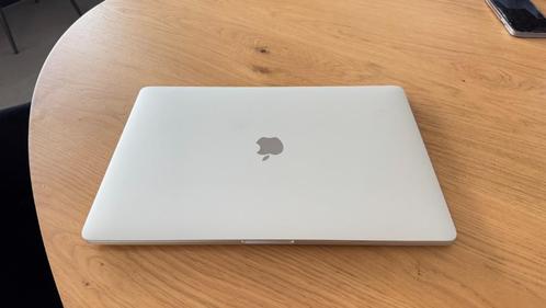 Macbook Pro 15" i7 16GB 512GB SSD SILVER TOUCHBAR, Computers en Software, Apple Macbooks, Zo goed als nieuw, MacBook Pro, 15 inch