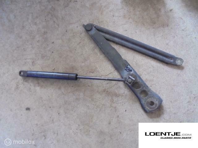 Motorkapscharnier BMW e30 325i 323i 320i 318i 316, Auto-onderdelen, Klein materiaal, BMW, Gebruikt, Ophalen of Verzenden