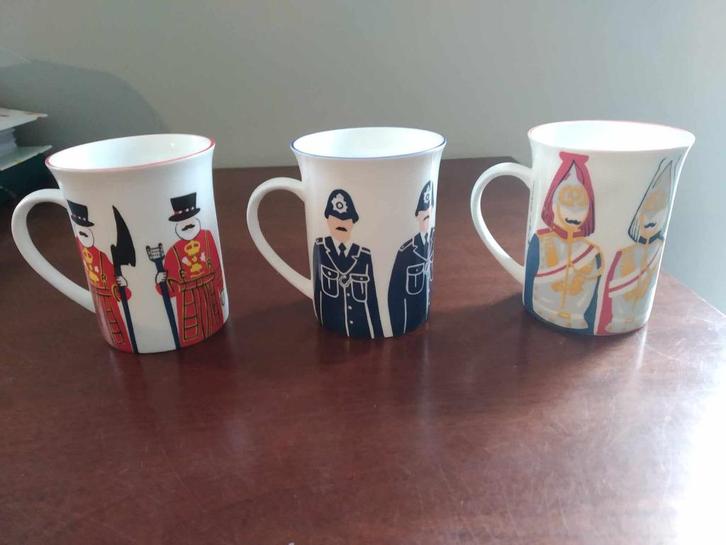 3 leuke theekopjes van Nicholas John in fine bone china, Verzamelen, Porselein, Kristal en Bestek, Zo goed als nieuw, Kop en/of schotel