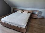 Modern bed met commode, Huis en Inrichting, Slaapkamer | Complete slaapkamers, Ophalen, Zo goed als nieuw