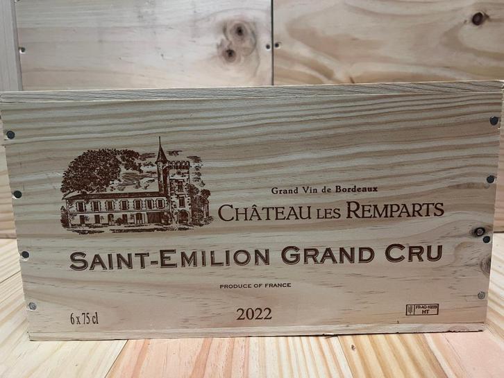 Château Les Remparts Saint-Emilion Grand Cru 2022 en OWC, Collections, Vins, Neuf, Vin rouge, France, Pleine, Enlèvement ou Envoi