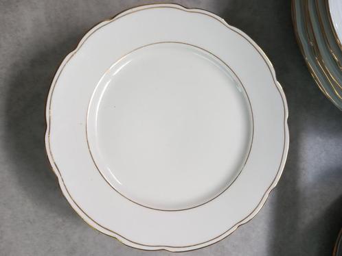 Borden 12 x ZGAN, Huis en Inrichting, Keuken | Servies, Zo goed als nieuw, Bord(en), Ophalen
