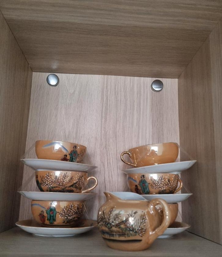 6 Japanse porseleinen kop en schotels met melkkan, Huis en Inrichting, Keuken | Servies, Gebruikt, Kop(pen) en/of Schotel(s), Overige stijlen