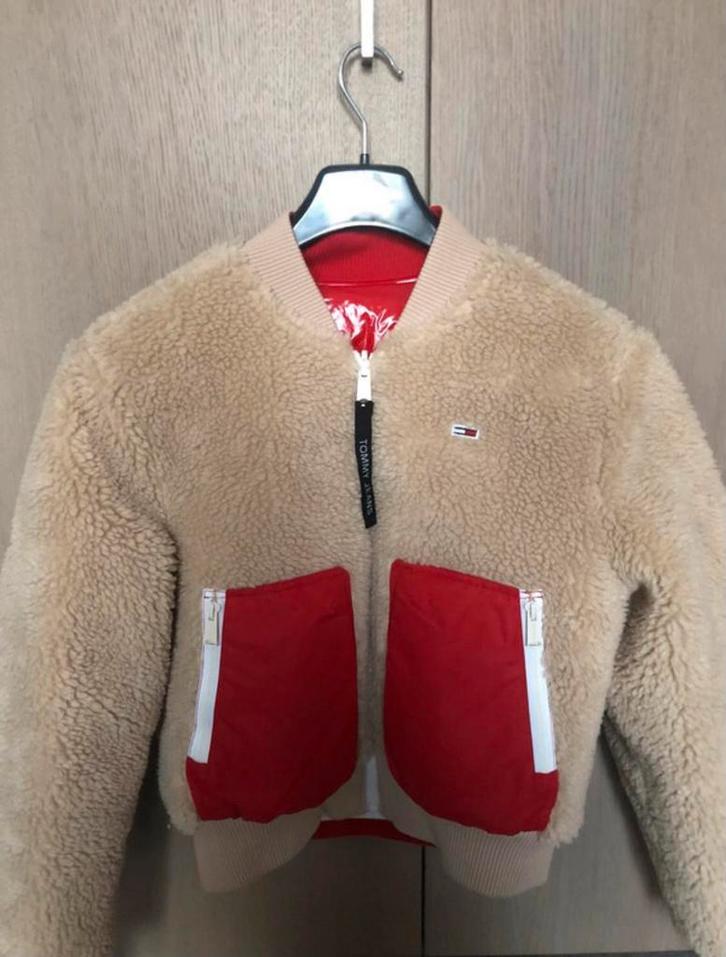 Tommy Jeans Bomber Jacket Reversible Sherpa - Medium, Kleding | Dames, Jassen | Winter, Nieuw, Maat 38/40 (M), Rood, Ophalen of Verzenden