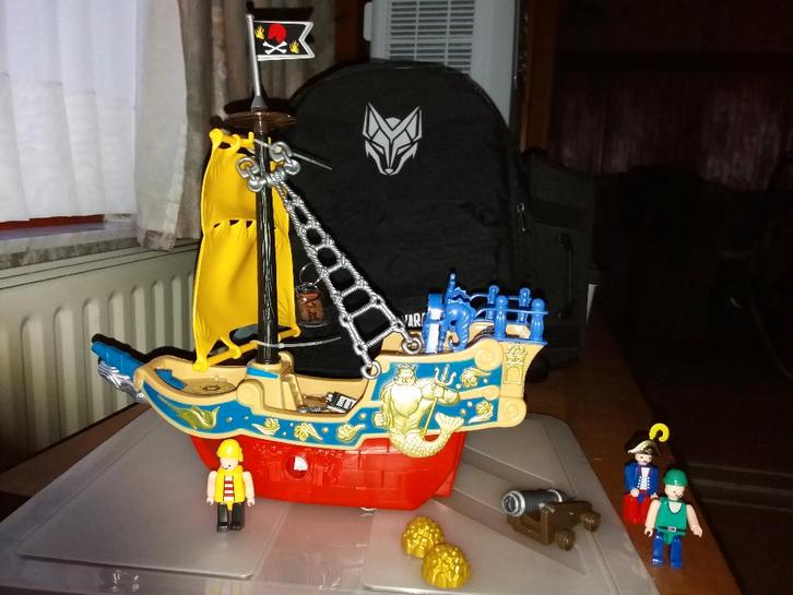 bateau pirate avec 4 pirates et autres accessoires, Enfants & Bébés, Jouets | Autre, Enlèvement ou Envoi