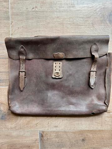 OUDE LEREN BOEKENTAS beschikbaar voor biedingen