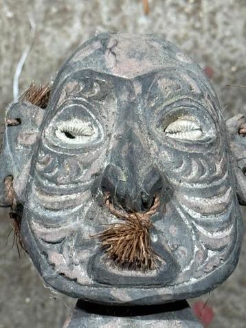 Twee geestfiguren uit het sepik mannenhuis papoea NG beschikbaar voor biedingen