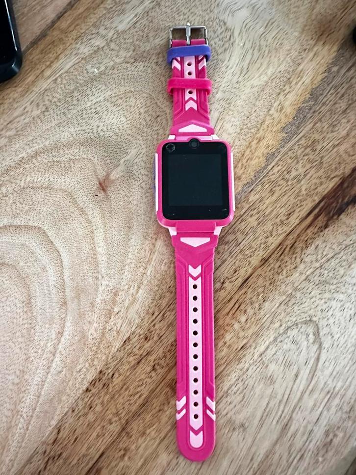 TCL Movetime Family Watch 2 (MT42X) –Neuf, 1 semaine utilisé, Bijoux, Sacs & Beauté, Montres | Enfants, Comme neuf, Enlèvement