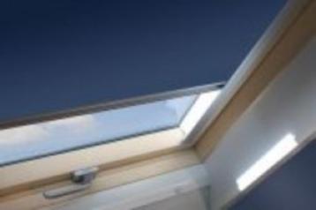 Store int. occ. ou Pare-soleil ext. Fakro 55x98 ou 78x140 beschikbaar voor biedingen