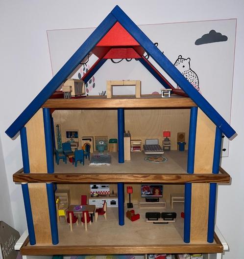 Maison en bois vintage + personnages + accessoires, Enfants & Bébés, Jouets | Maisons de poupées, Comme neuf, Maison de poupées
