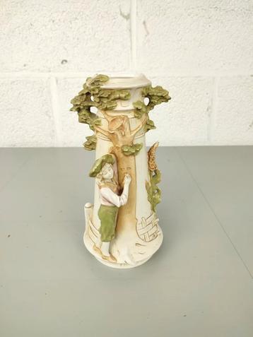 Biscuit vaas Royal Dux beschikbaar voor biedingen