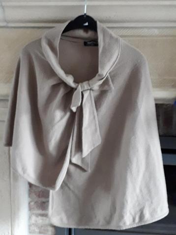 Poncho met strik - Beige - maat 36 - Rinascimento - € 1.00 beschikbaar voor biedingen