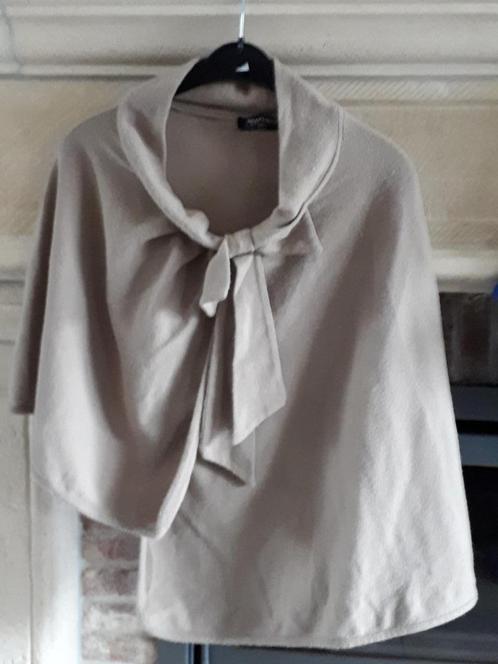 Poncho met strik - Beige - maat 36 - Rinascimento - € 1.00, Kleding | Dames, Truien en Vesten, Gedragen, Maat 36 (S), Beige, Verzenden