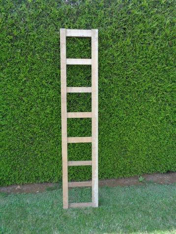 Echelle en bois fais main pour aller sur surface fragile beschikbaar voor biedingen