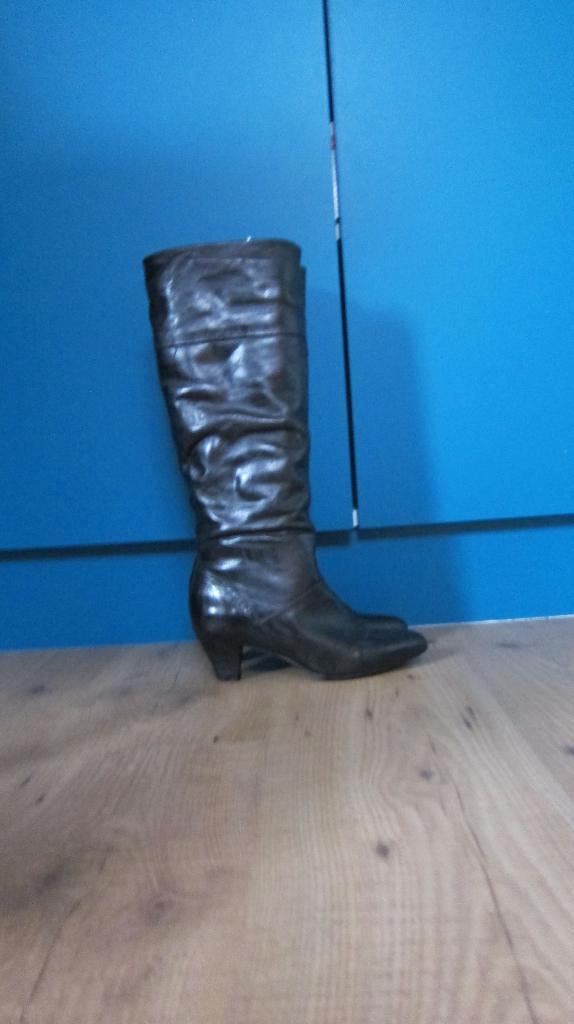 Knappe zwarte laarzen met kleine hak, Vêtements | Femmes, Chaussures, Comme neuf, Bottes hautes, Noir, Envoi