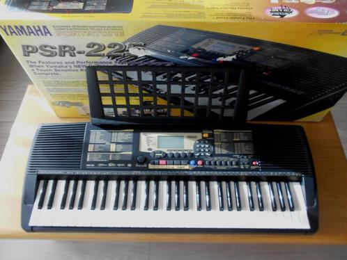 Yamaha PSR 225 keyboard inclusief standaard en adapter., Musique & Instruments, Claviers, Utilisé, 61 touches, Yamaha, Sensitif