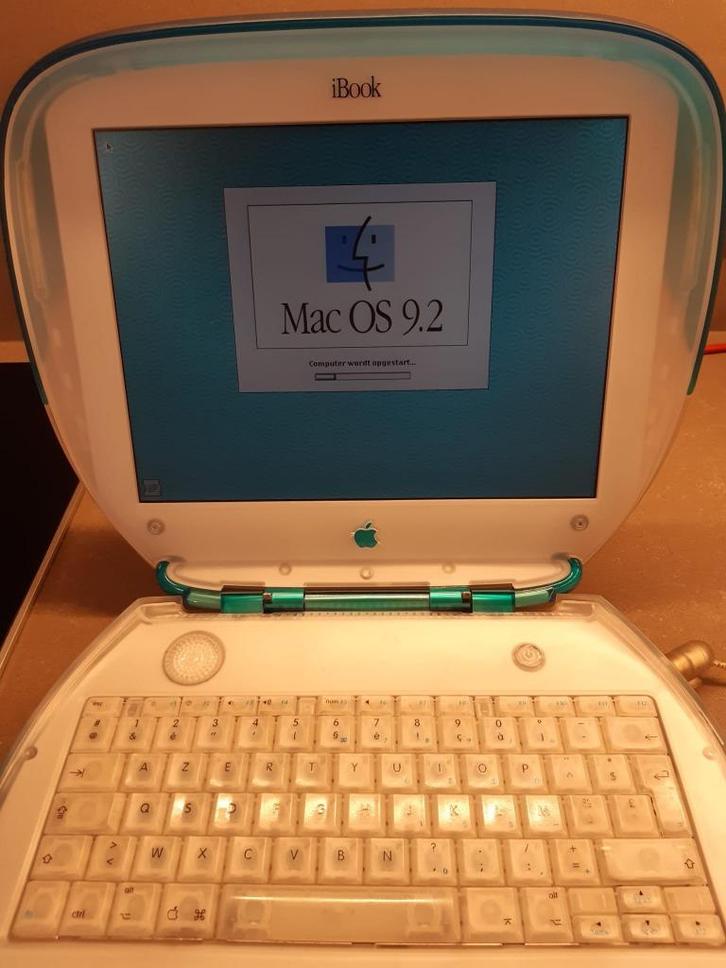 Apple iBook Clamshell Blueberry: vintage, Computers en Software, Apple Macbooks, Gebruikt, Azerty, Ophalen of Verzenden