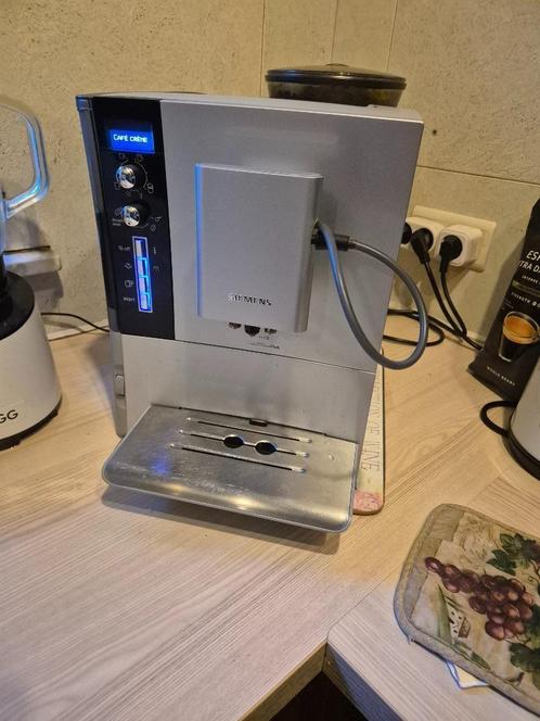 Volautomatische koffiemachine Siemens EQ.5, Electroménager, Cafetières, Comme neuf, Café en grains, Cafetière, 4 à 10 tasses, Réservoir d'eau amovible