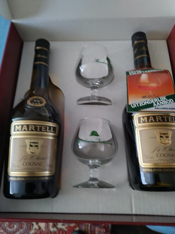 1986  J & F MARTELL, Verzamelen, Wijnen, Nieuw, Overige typen, Frankrijk, Vol, Ophalen