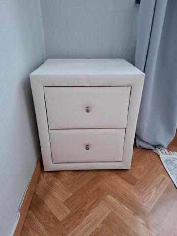 Table de nuit blanche, Enlèvement ou Envoi, Utilisé