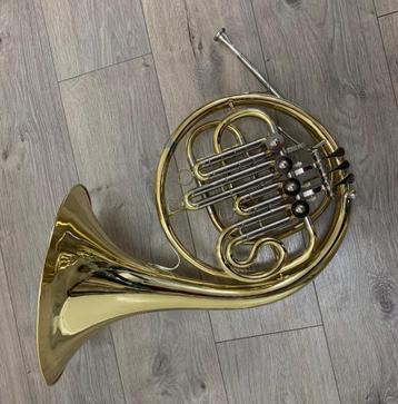 Jupiter JHR-754 gelakte waldhoorn in bes met a stopventiel, Muziek en Instrumenten, Ophalen of Verzenden, Gebruikt, Bes-hoorn