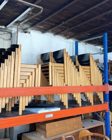 Set van 30 vintage houten stoelen  beschikbaar voor biedingen