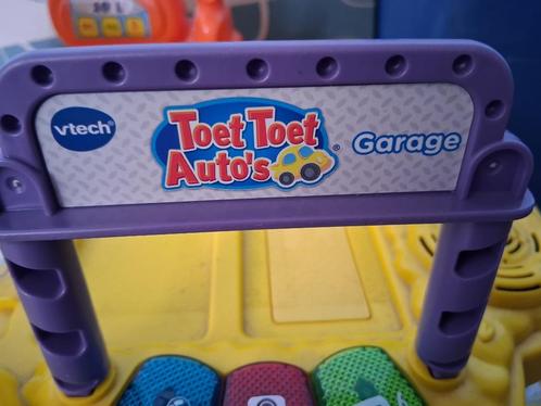 V Tech Toet Toet garage , 6 auto's + 60 onderdelen, Kinderen en Baby's, Speelgoed | Vtech, Zo goed als nieuw, 4 tot 6 jaar, Ophalen