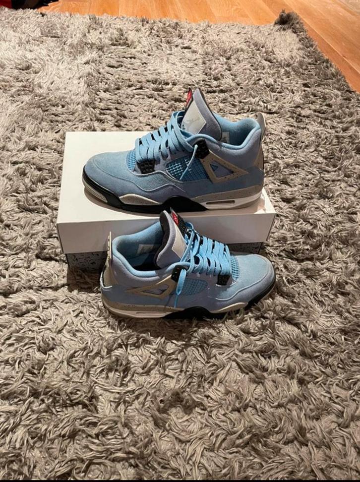 Jordan 4 University blue maatje 45, Kleding | Heren, Schoenen, Zo goed als nieuw, Sneakers, Blauw, Ophalen